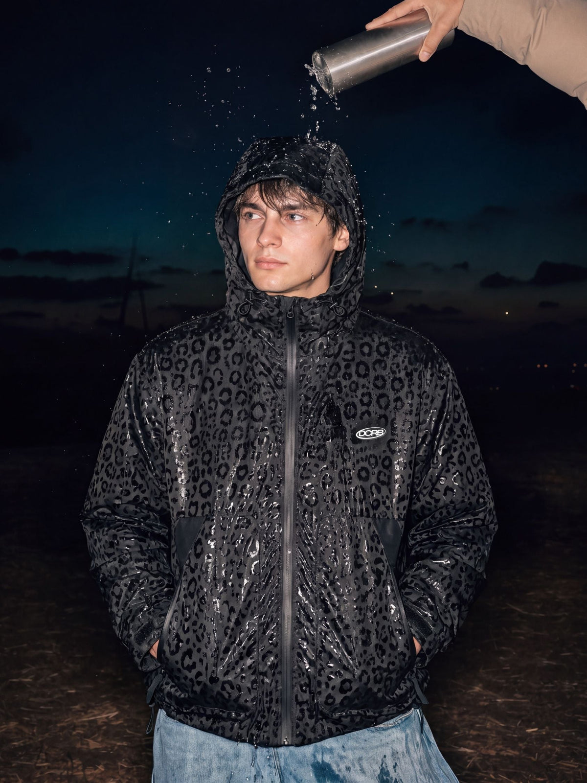 DCRB Negro con estampado de guepardo reactivo al agua Chaqueta impermeable