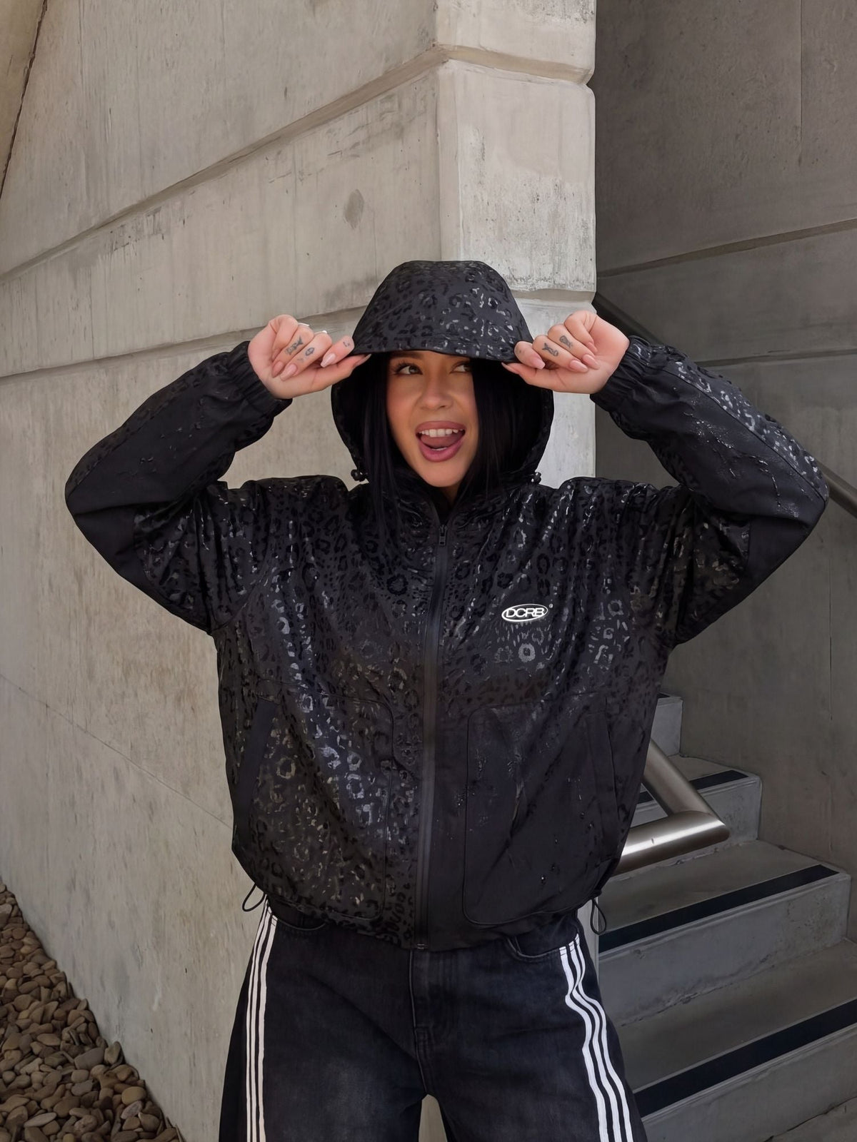 DCRB Negro con estampado de guepardo reactivo al agua Chaqueta impermeable