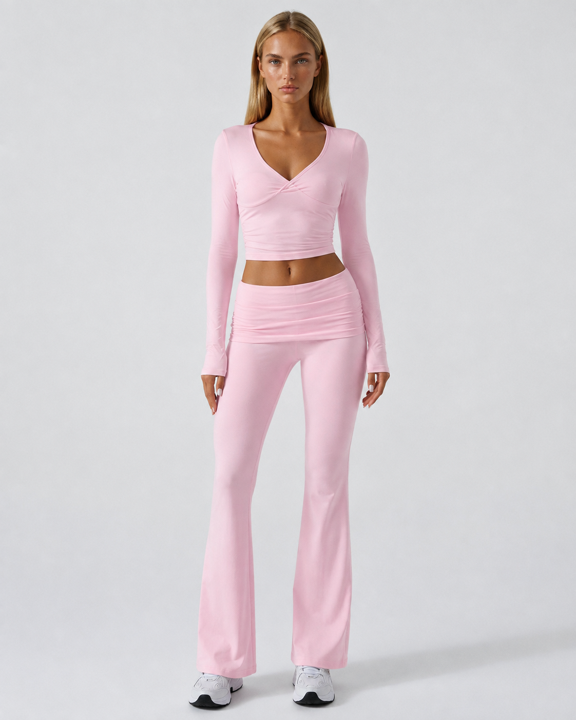 Conjunto Soft Motion de escote cruzado y pantalón acampanado