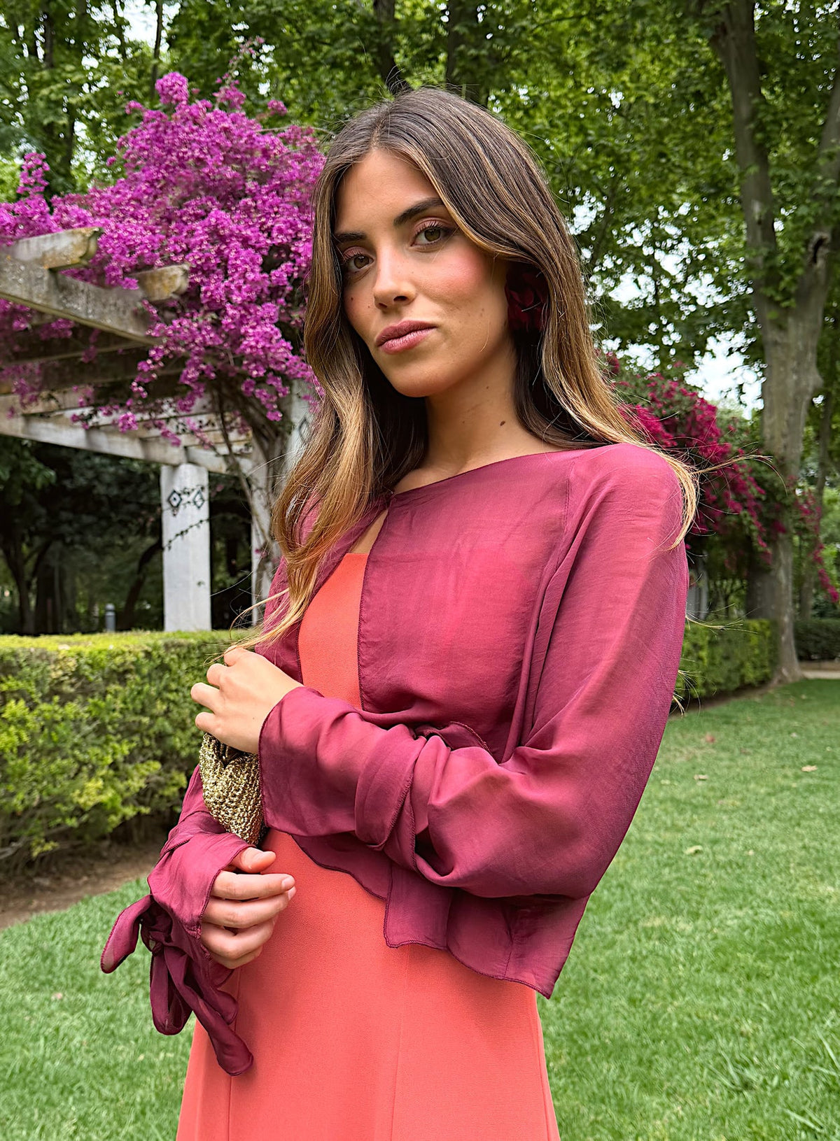 Blusa capa de seda burdeos