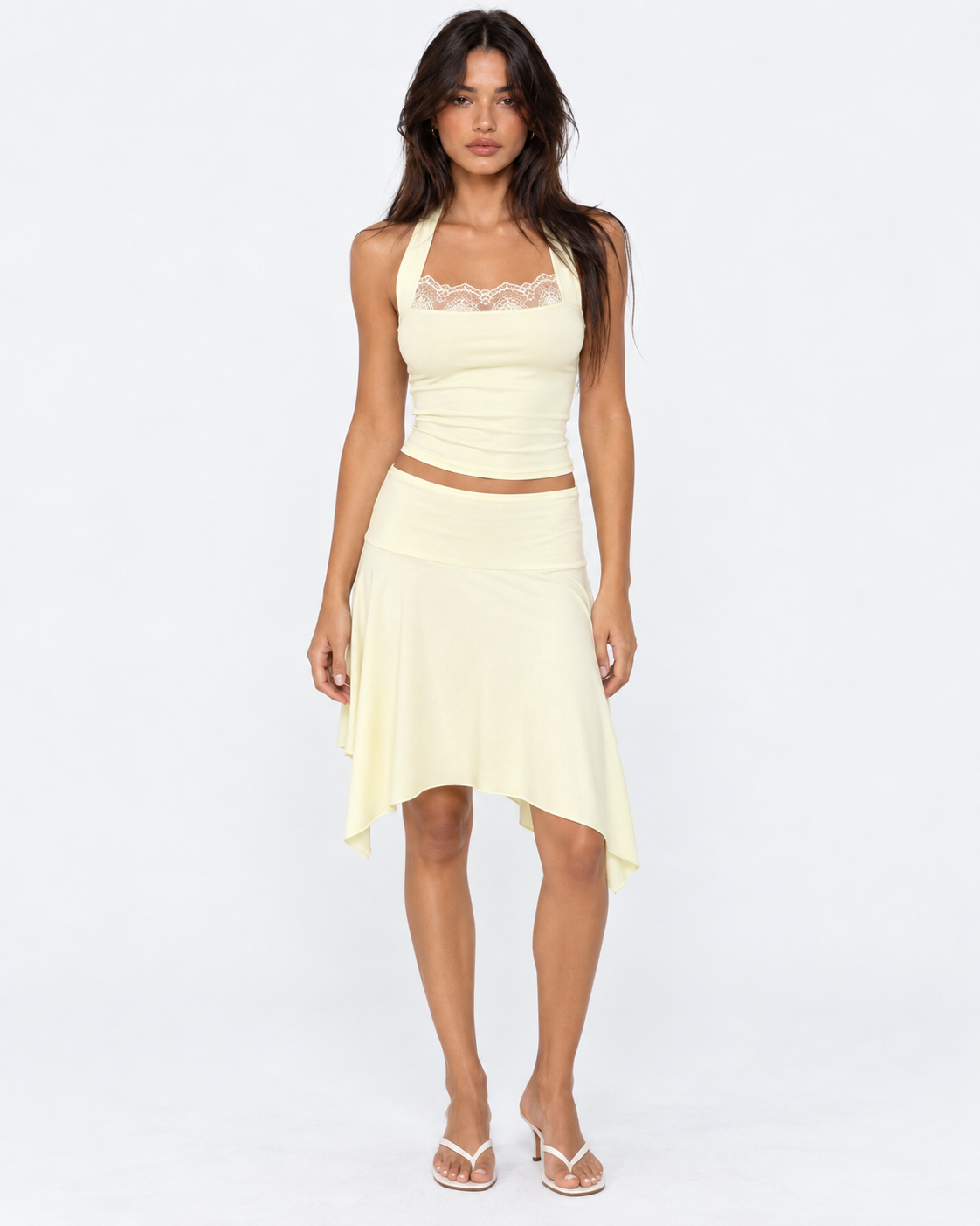 Conjunto Soft Launch de top halter y falda midi