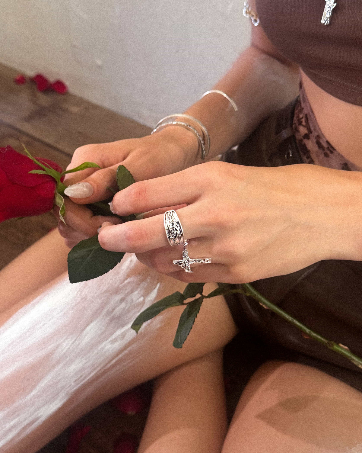 Anillo Wild Rose Cross Plateado